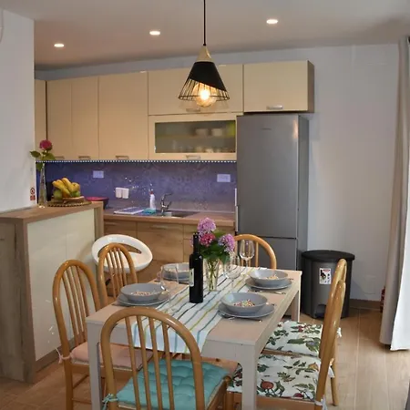 New Holliday House Ardura 펜션