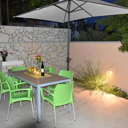 New Holliday House Ardura 펜션 Štivan