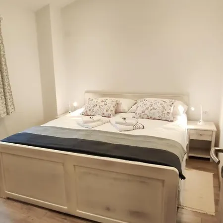 Сasa de vacaciones New Holliday House Ardura Štivan